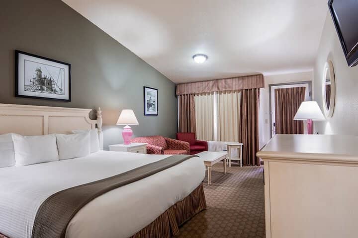 Room 4 of 37