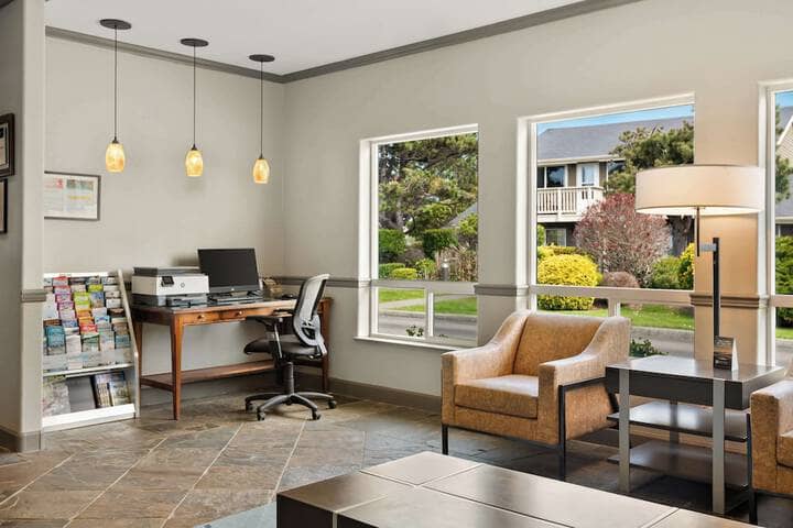 Business Center 34 of 37